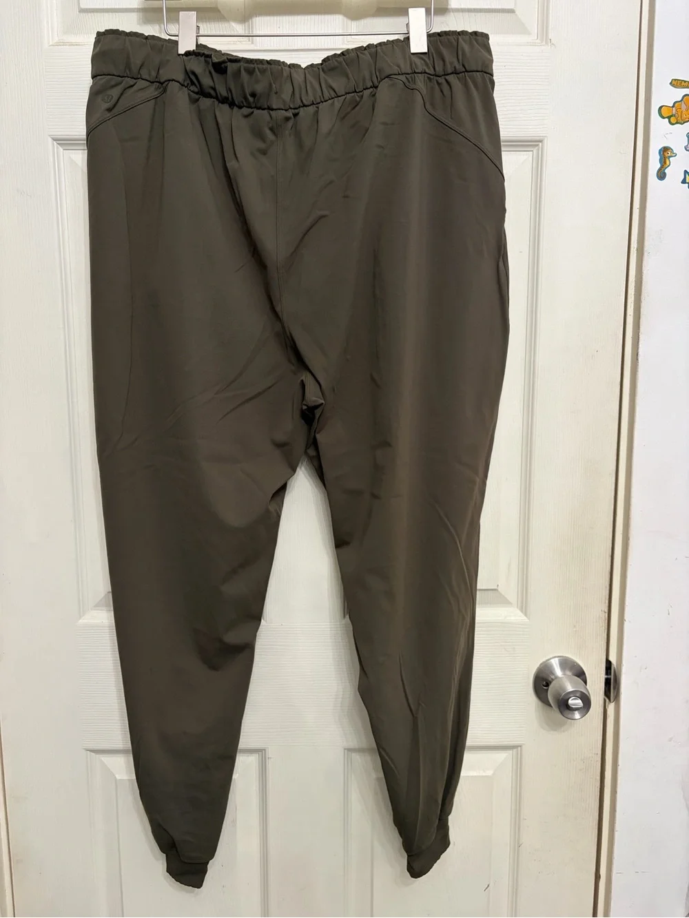 Lululemon green Olive Drawstring Jogger Pants women’s size 18